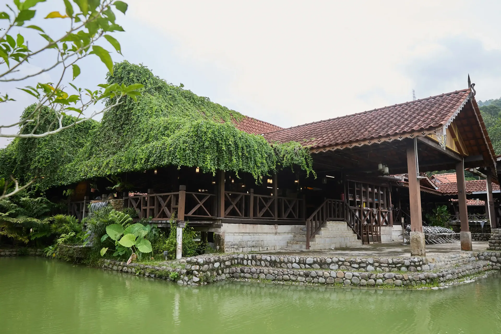Main deck of the floating restaurant